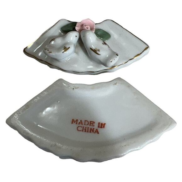 TRINKET BOX Vintage Small Porcelain Box with 2 Birds and 1 Flower - Picture 6 of 12